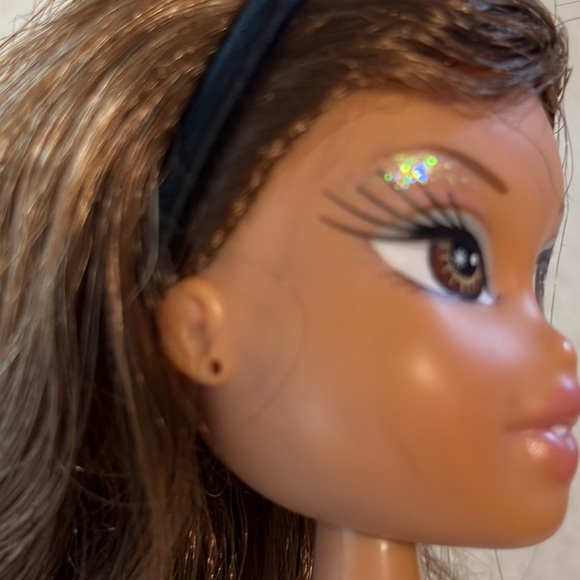 2001 MGA Bratz doll nice eye shadow no earrings (1) please view all photos - Picture 4 of 11